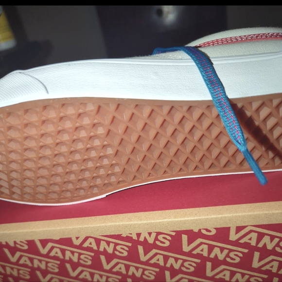 Vans - Picture 4 of 5